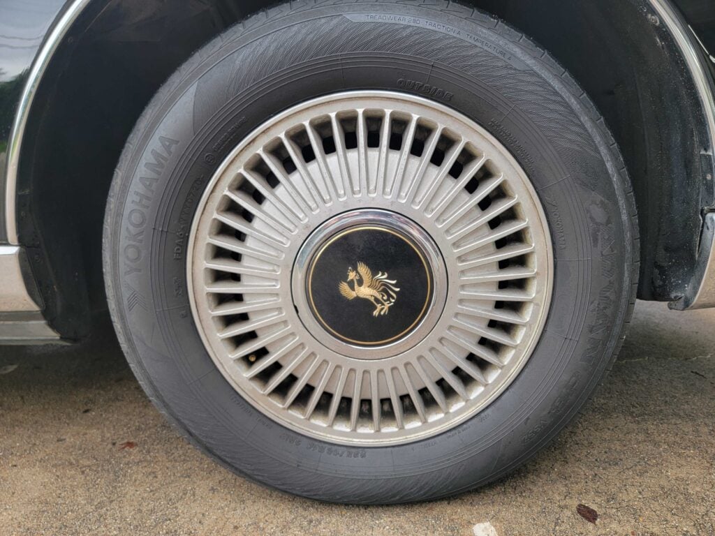 Toyota Century Yokohama Advan DB Tire and Factory Wheel