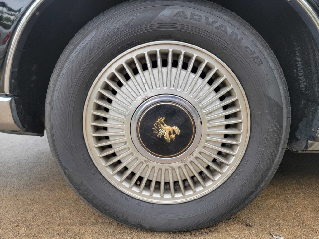 Toyota Century Yokohama Advan DB Tire and Factory Wheel