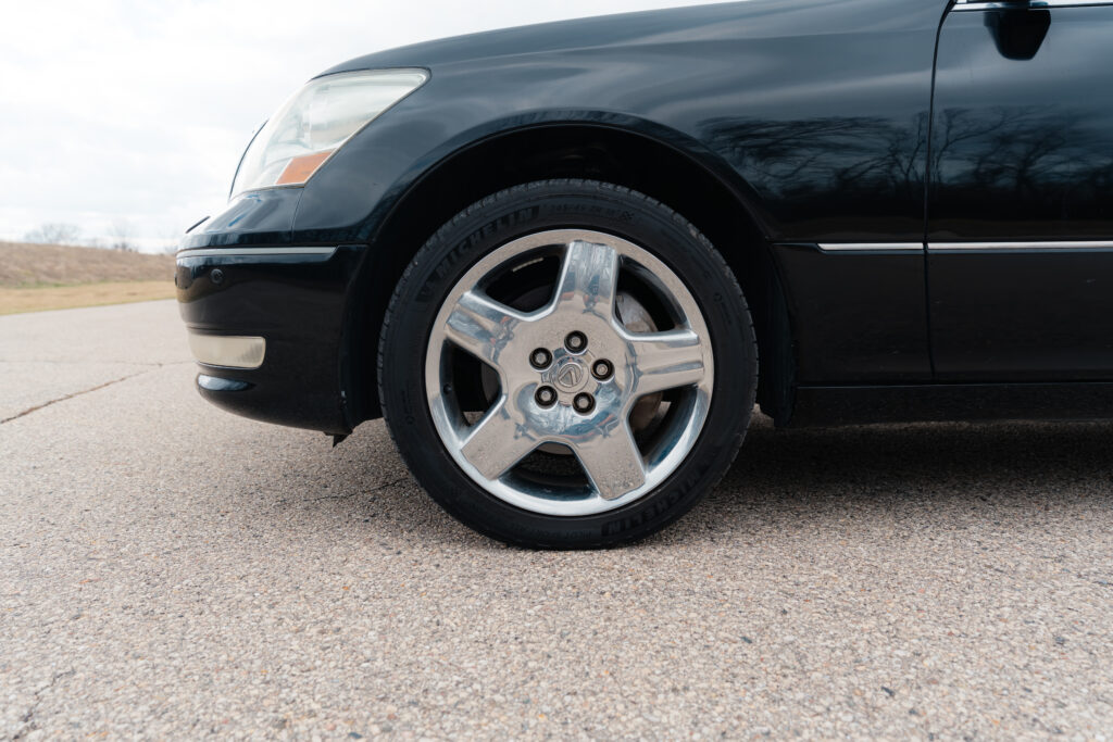 2005 Lexus LS430 Black on Ecru Driver Front Wheel