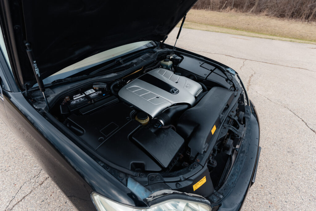 2005 Lexus LS430 Black on Ecru Passenger Engine