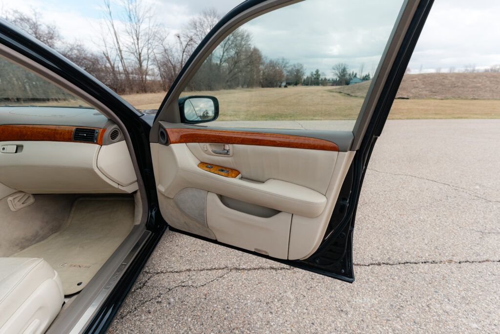 2005 Lexus LS430 Black on Ecru Passenger Front Door Panel