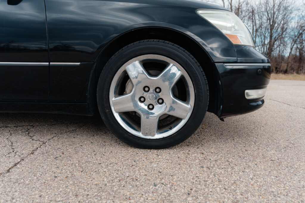 2005 Lexus LS430 Black on Ecru Passenger Front Wheel