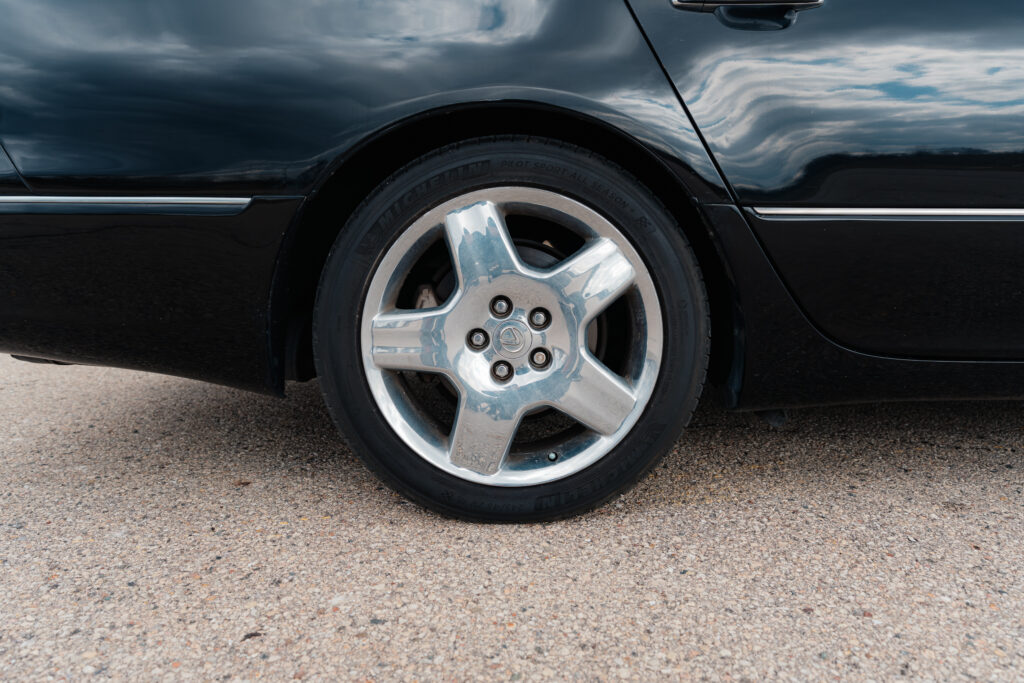 2005 Lexus LS430 Black on Ecru Passenger Rear Wheel