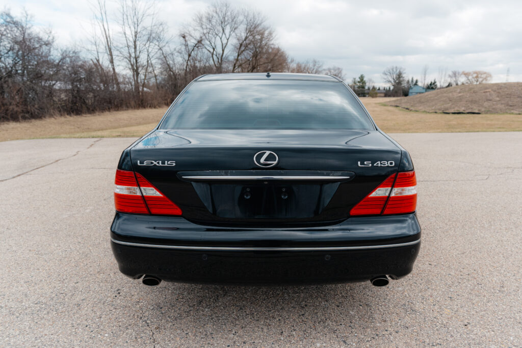 2005 Lexus LS430 Black on Ecru Rear View Close