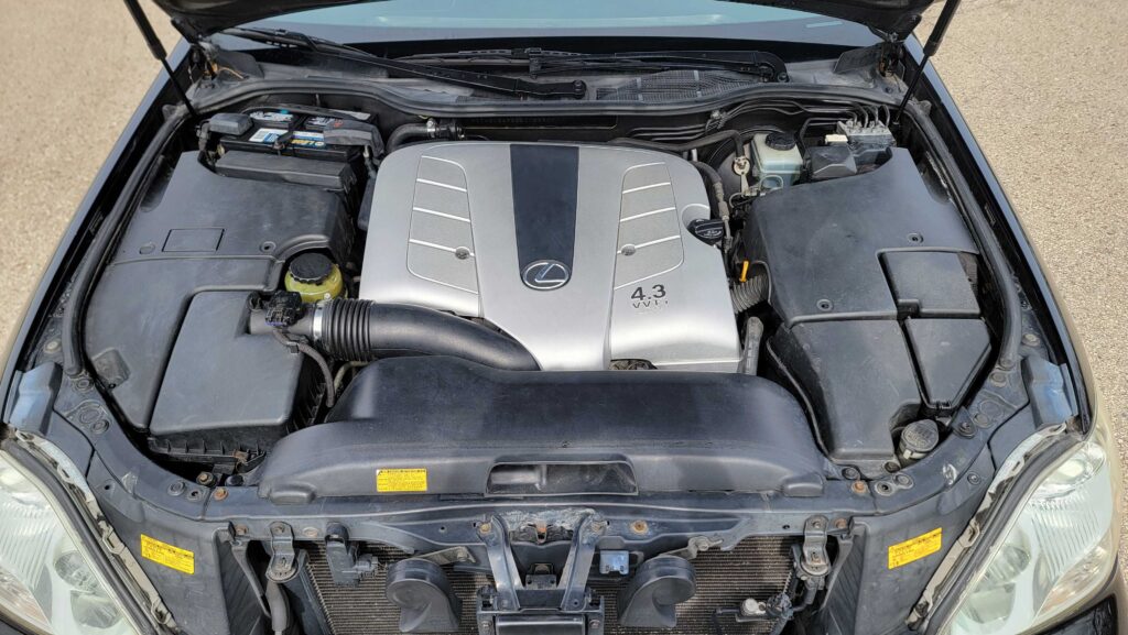 2005 Lexus LS430 Ultra Engine View