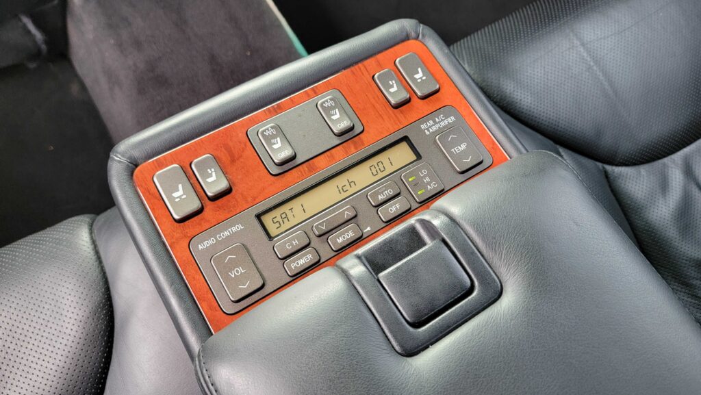 2005 Lexus LS430 Ultra Rear Center Console View