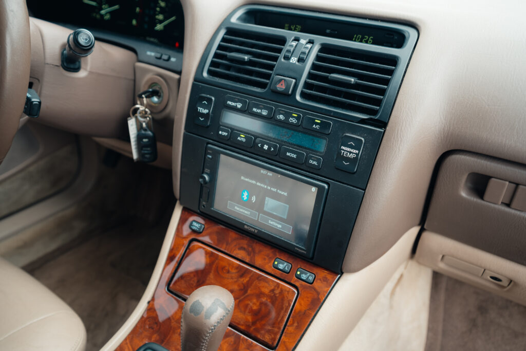 1995 Lexus LS400 Front Console HVAC Radio View