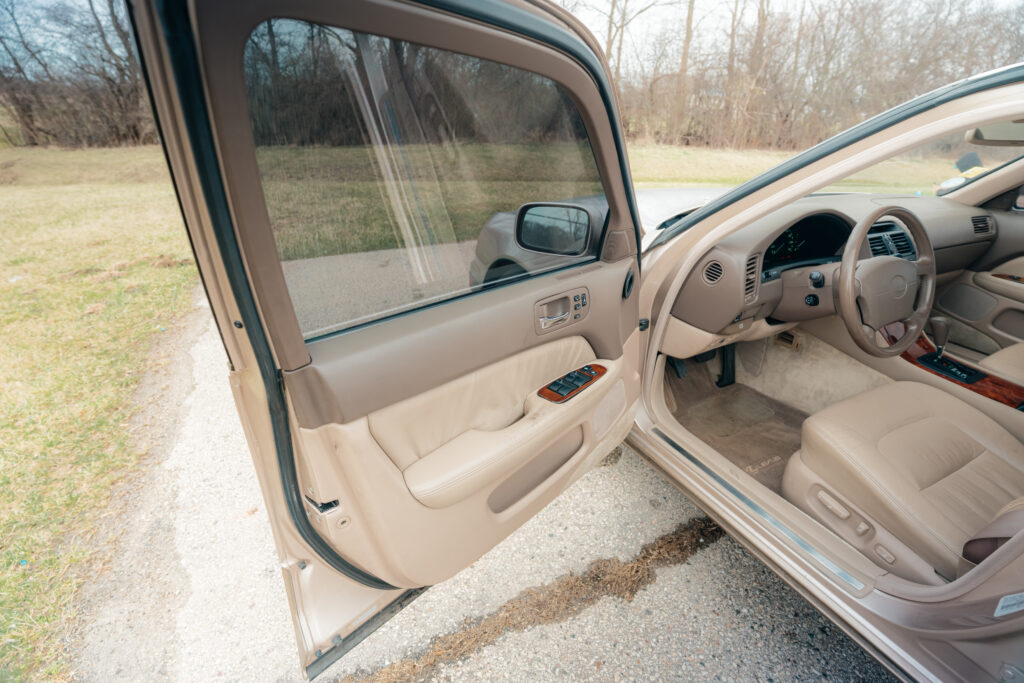1995 Lexus LS400 Driver Front Door Panel