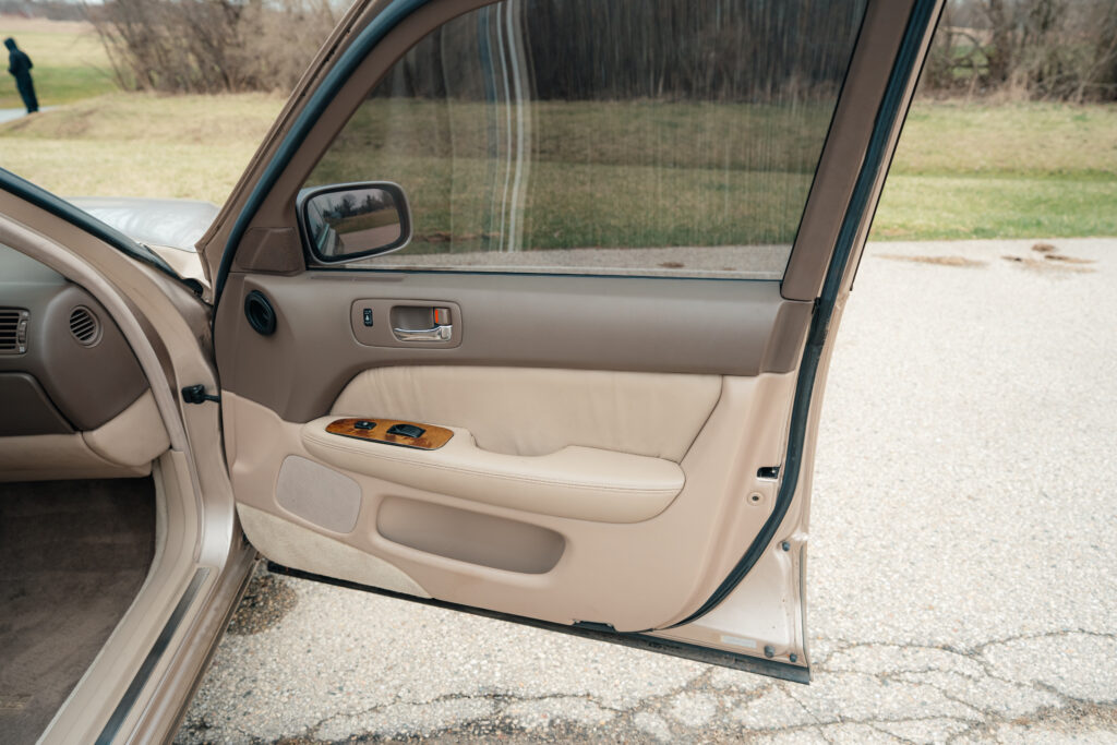 1995 Lexus LS400 Passenger Front Door Panel