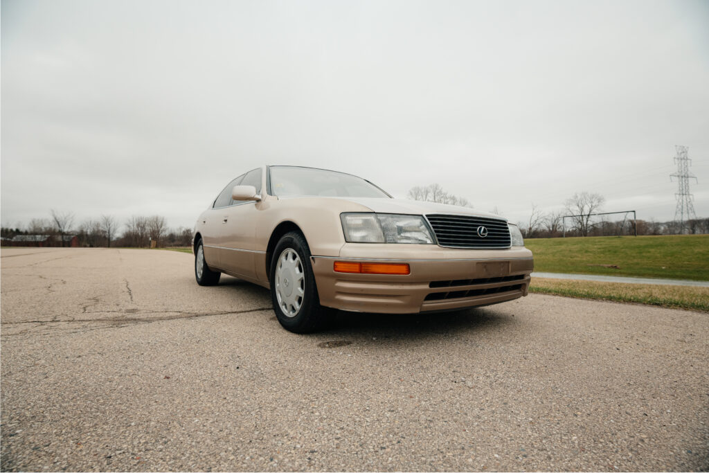 1995 Lexus LS400 Passenger Angle Low View