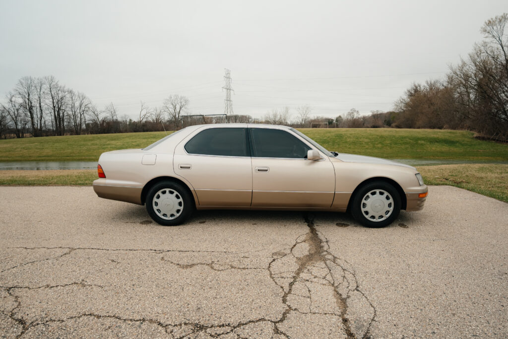 1995 Lexus LS400 Passenger Side View
