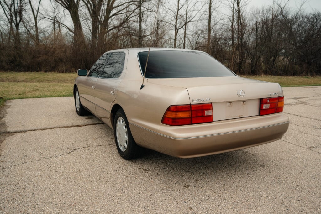 1995 Lexus LS400 Driver Rear Quarter View