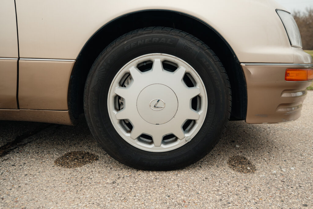 1995 Lexus LS400 Passenger Front Wheel