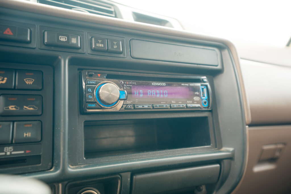 1997 Toyota Land Cruiser Collectors Edition Stereo Kenwood