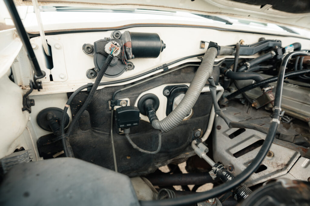 1997 Toyota Land Cruiser Collectors Edition Engine OBD Port