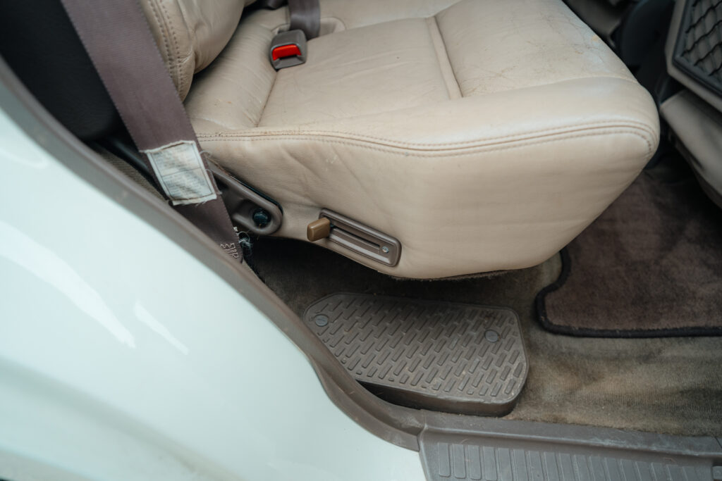 1997 Toyota Land Cruiser Collectors Edition 2nd row Seats Passenger Side Lever