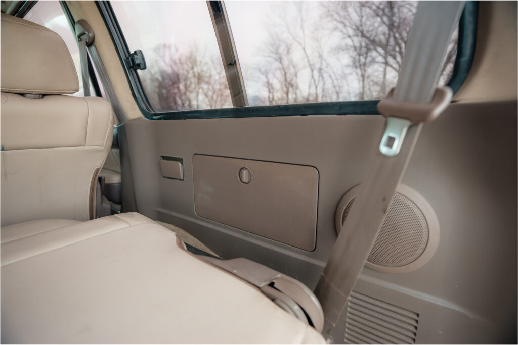 1997 Toyota Land Cruiser Collectors Edition Passenger Rear Compartment