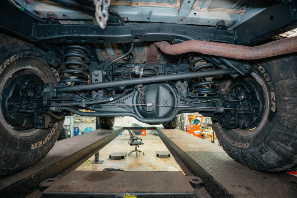 1997 Toyota Land Cruiser Underbody Rear Axle Wide View