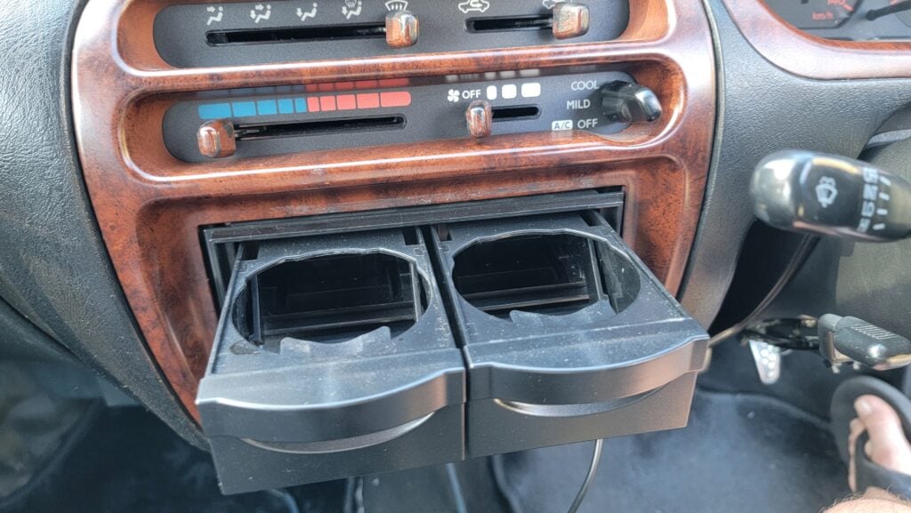 1997 Daihatsu Mira TR-XX Cupholders