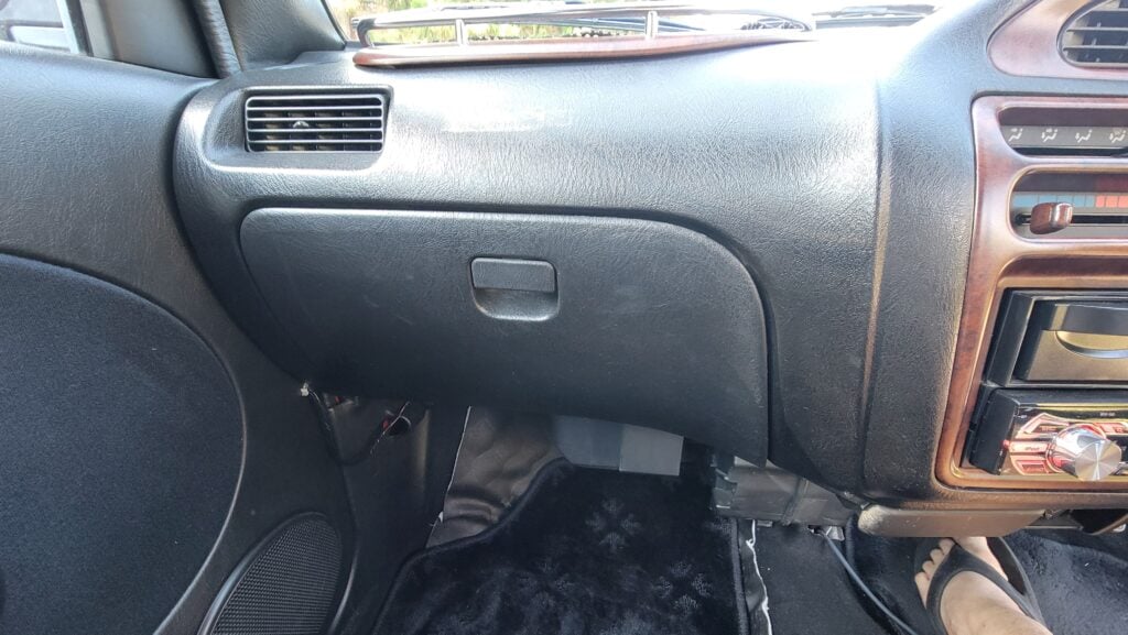 1997 Daihatsu Mira TR-XX glove box closed