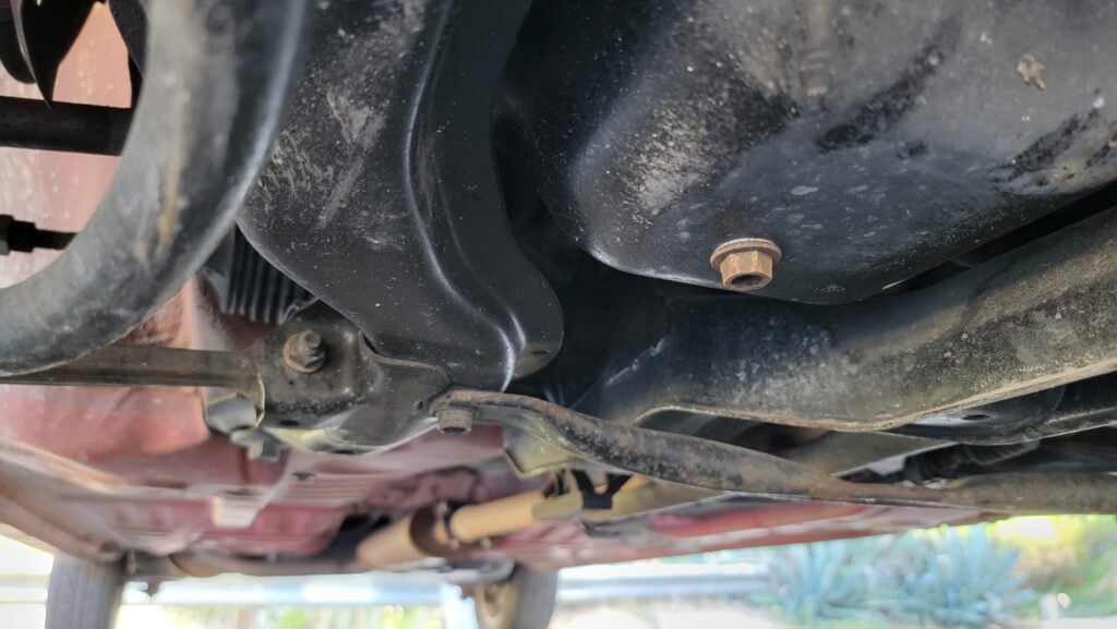 1997 Daihatsu Mira TR-XX Oil pan drain plug view