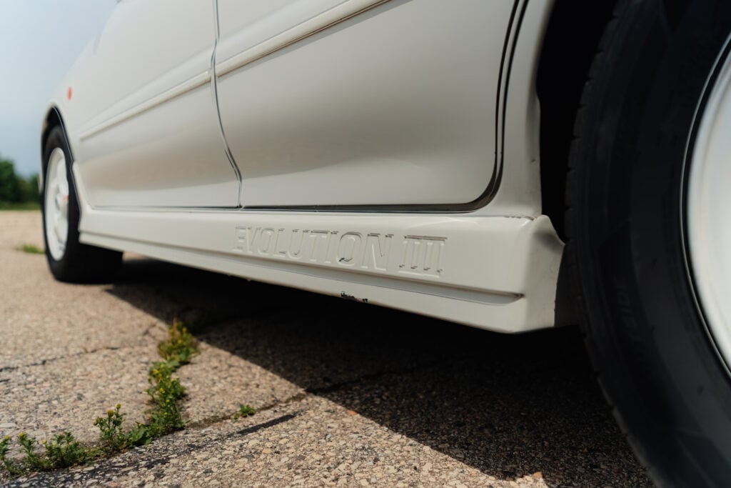 1995 Mitsubishi EVO 3 passenger side skirt rear view