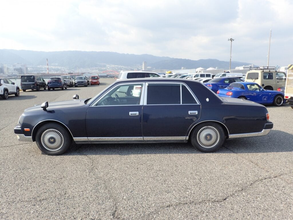1999-toyota-century-blue-port-view-japan