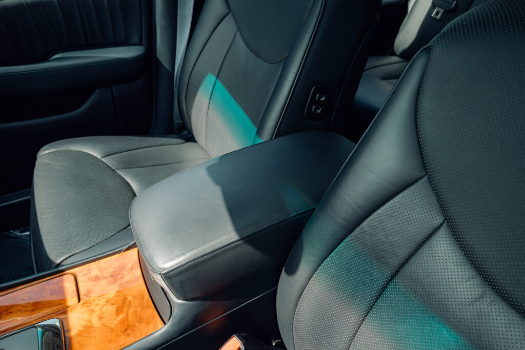 2004 Lexus LS430 CL Silver on Black center console