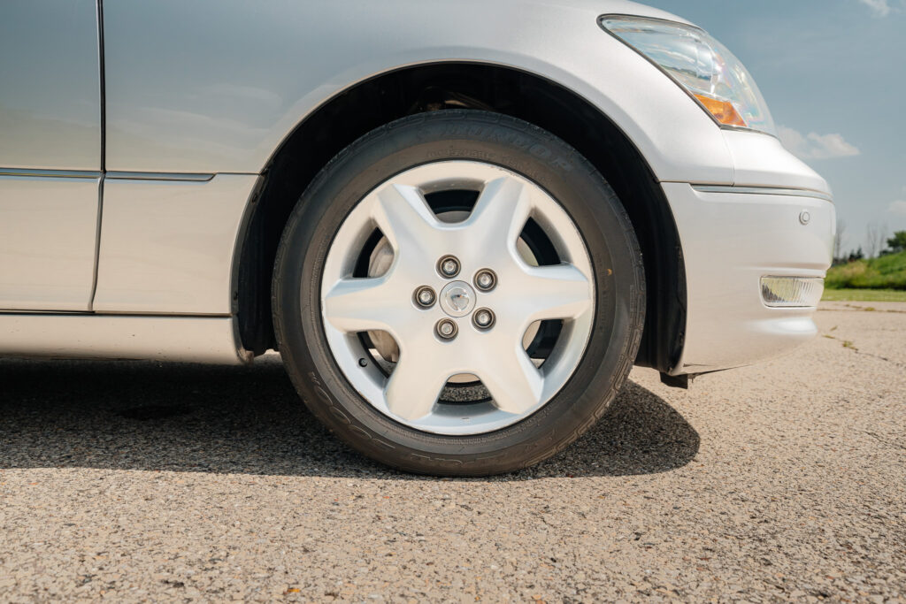 2004 Lexus LS430 CL Silver on Black passenger front wheel