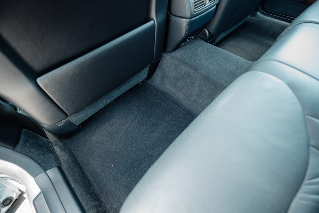 2004 Lexus LS430 CL Silver on Black Rear floor