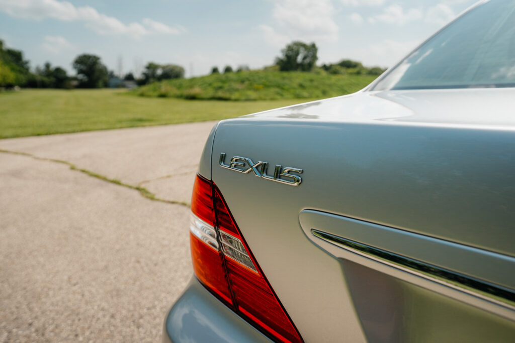 2004 Lexus LS430 CL Silver on Black Trunk view Lexus logo