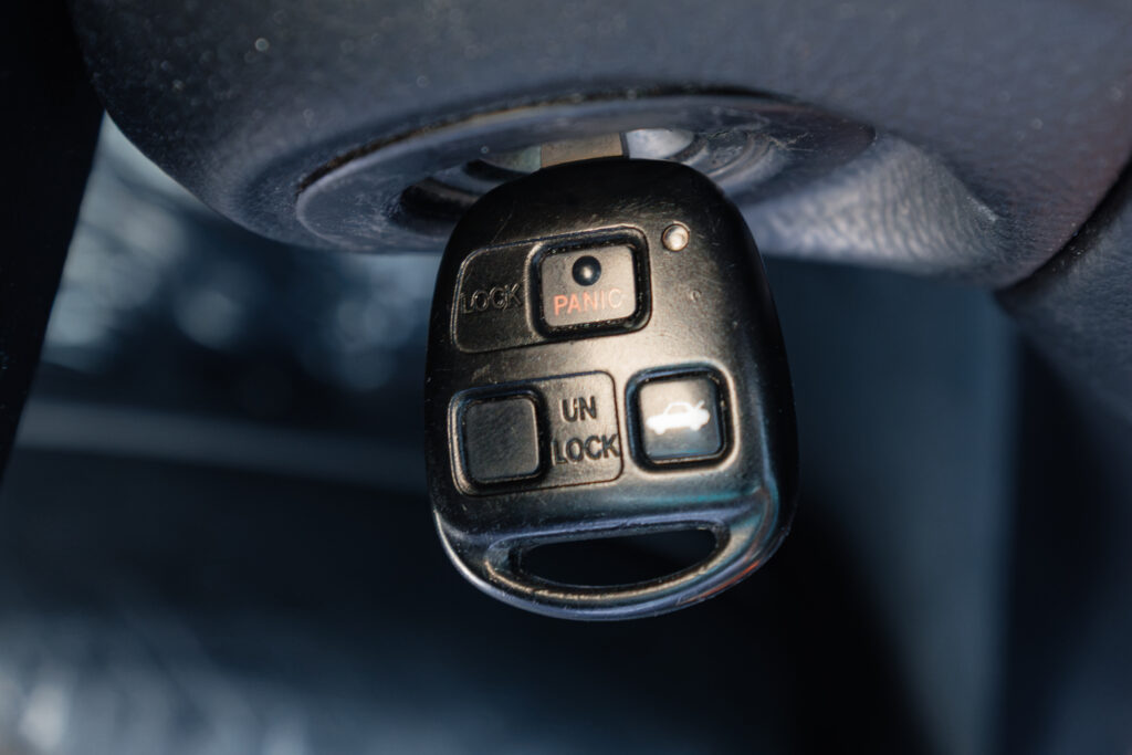 2004 Lexus LS430 Base Model Bladed Non-Smart Key