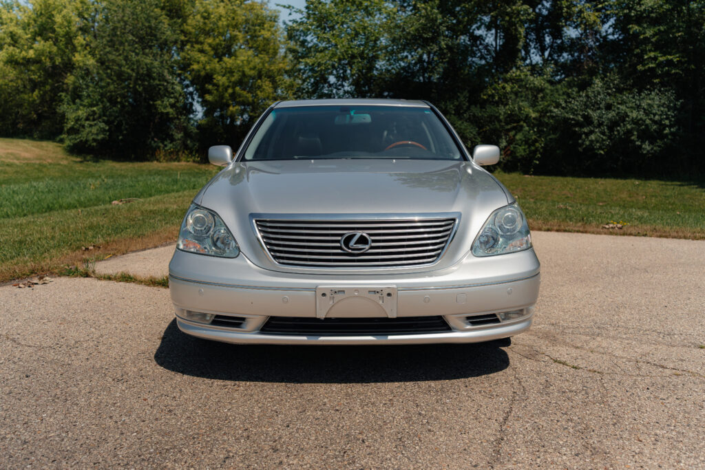 2004 Lexus LS430 Base Model front view