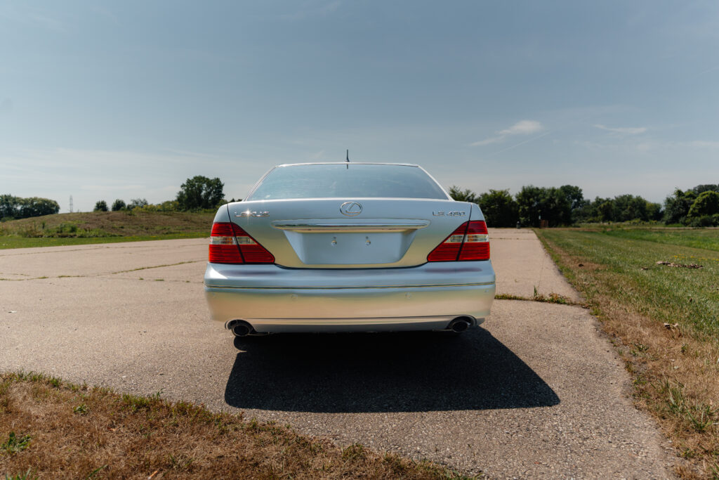 2004 Lexus LS430 Base Model rear bumper view
