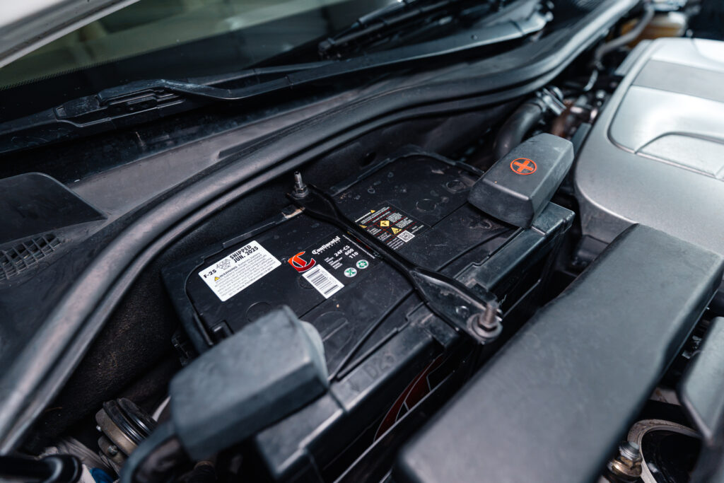 2004 Lexus LS430 White on Tan Base Model Battery 2025 Replacement