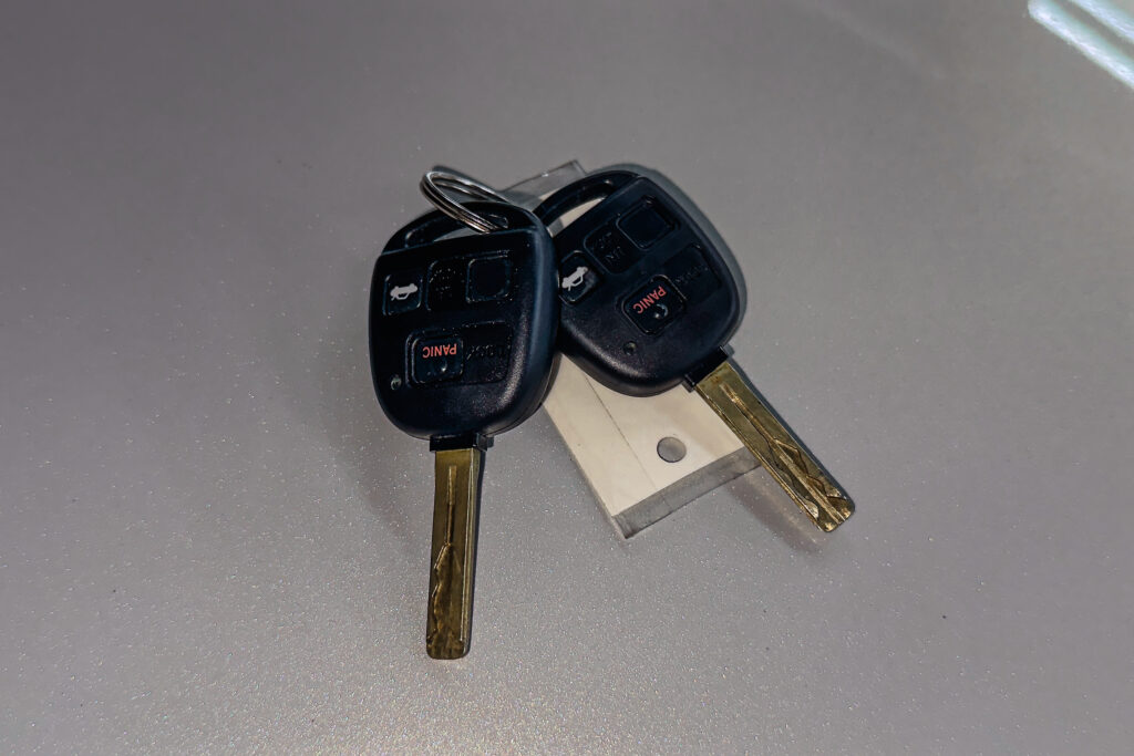 2004 Lexus LS430 White on Tan Base Model Bladed Keys