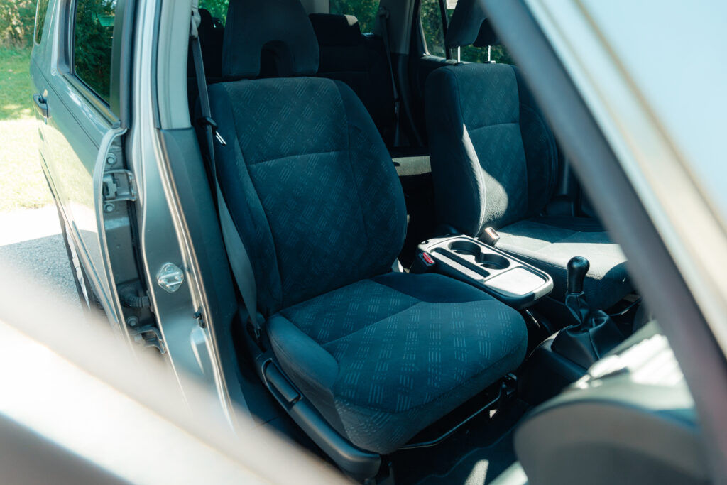 2006 Honda CR-V Manual Transmission Passenger Seat View