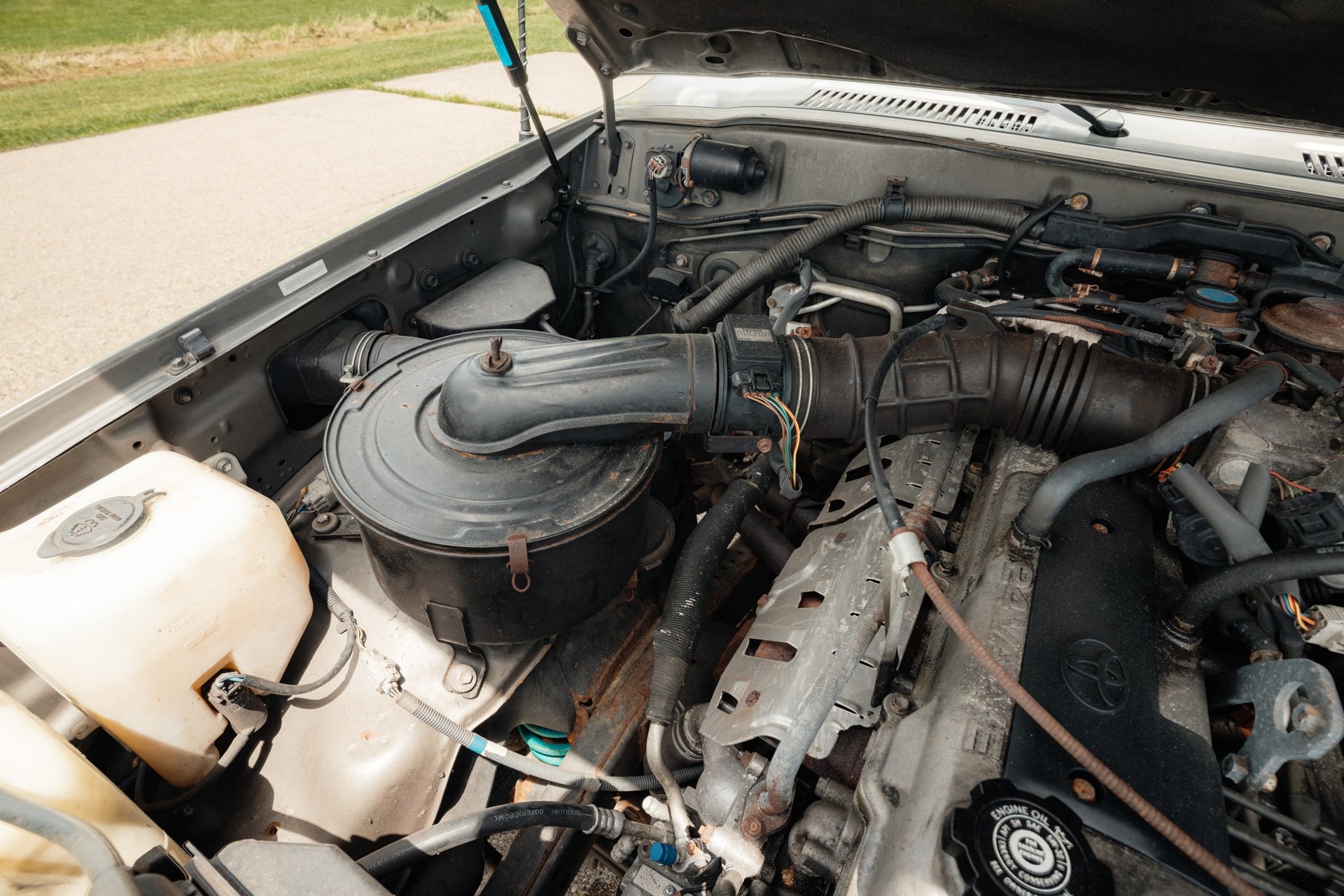 4.5-liter 1FZ-FE inline-six engine bay in the 1997 Toyota Land Cruiser