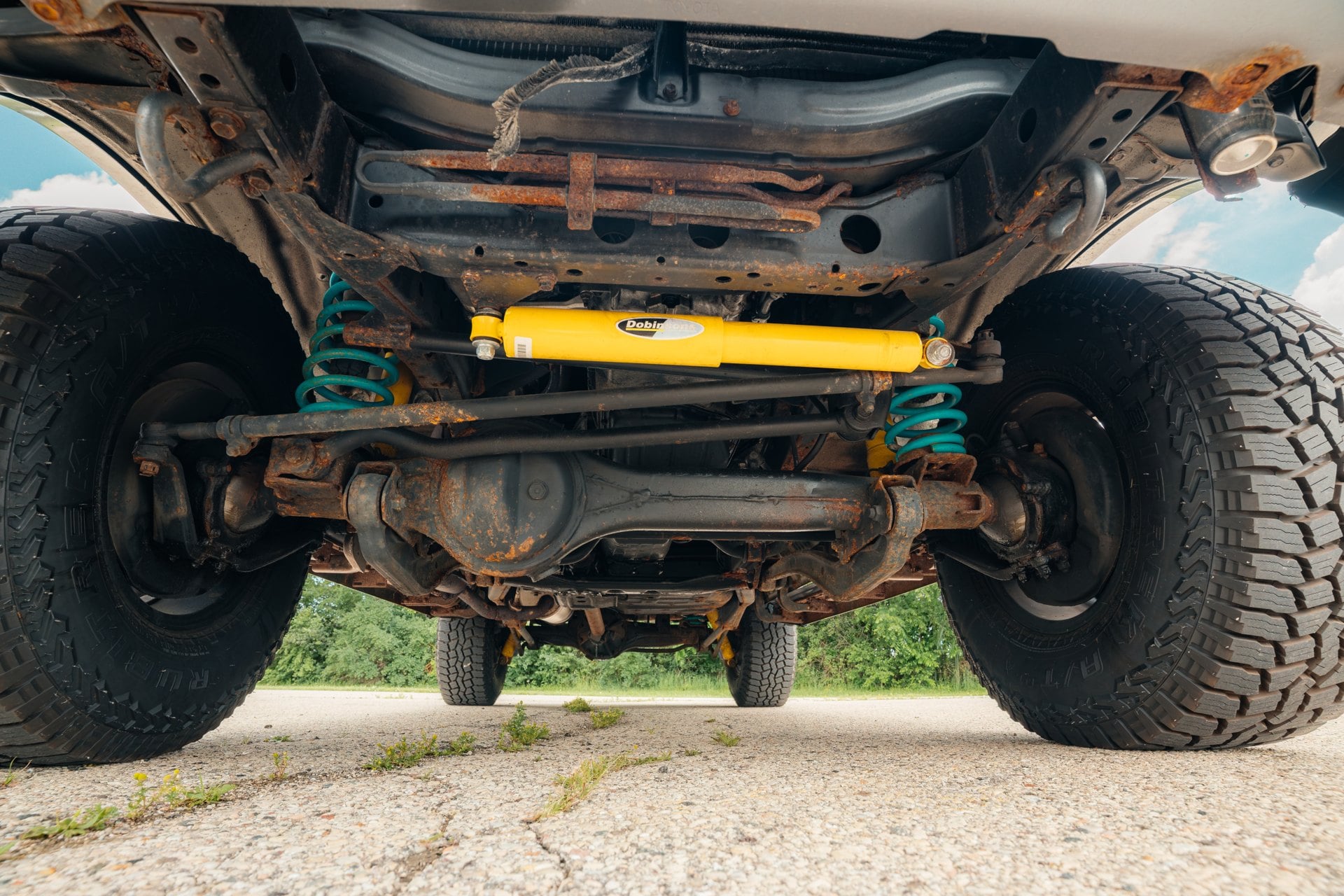 Front axle, suspension and underbody rust on the 1997 Toyota Land Cruiser stock 9730