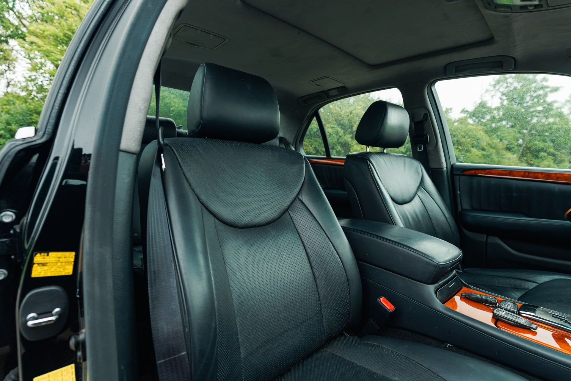 2005 Lexus LS430 CL stock 3704: black leather front passenger seat
