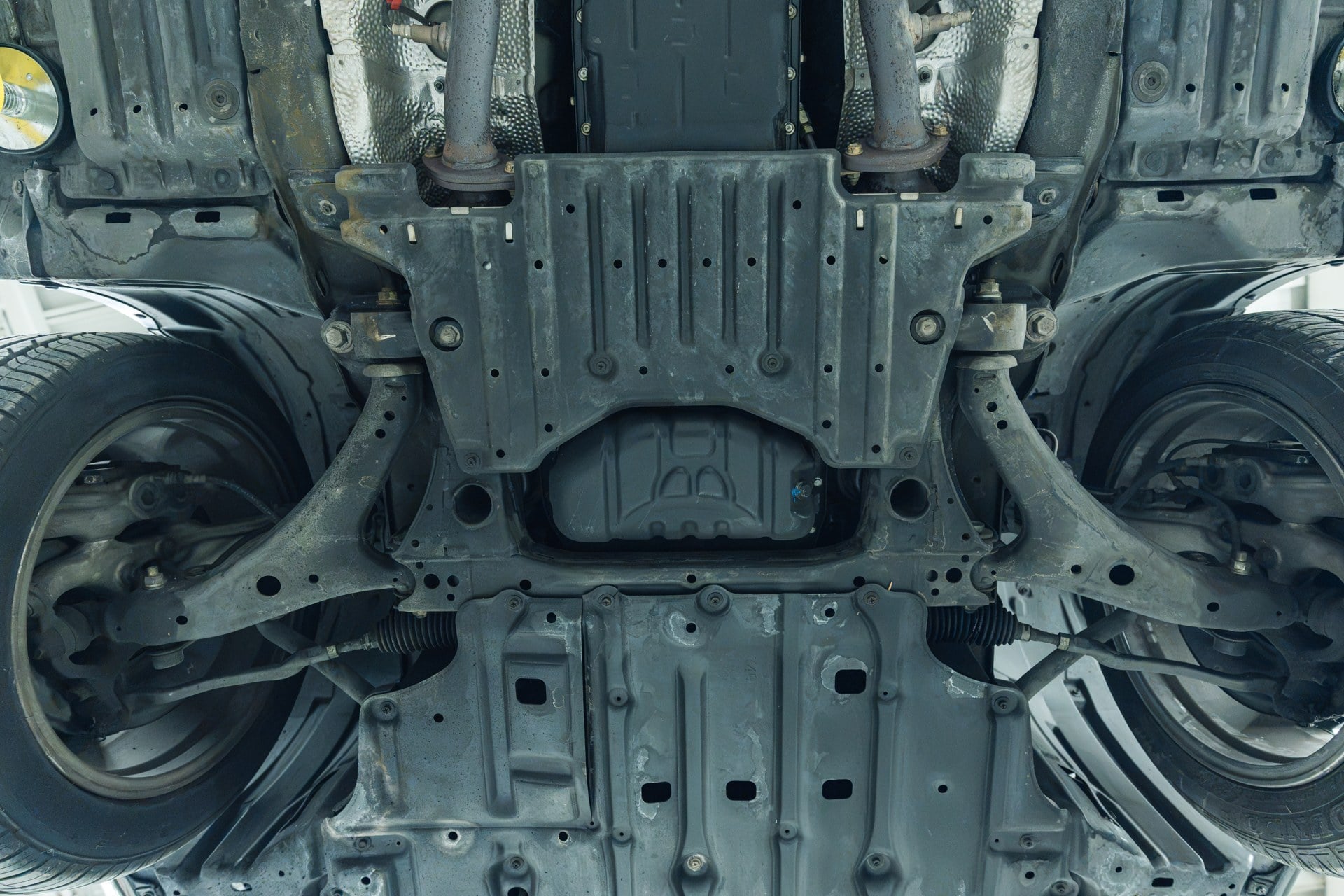 2005 Lexus LS430 CL stock 3704: front undercarriage