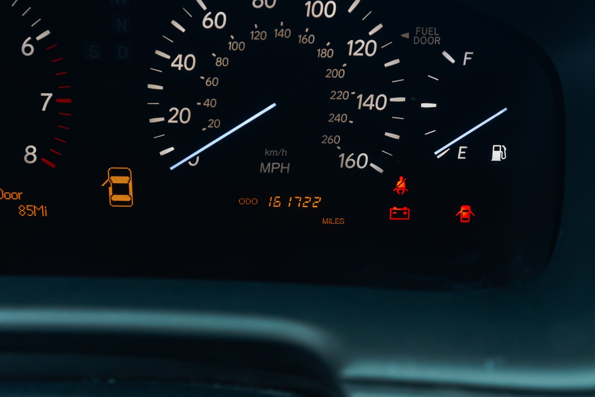 2005 Lexus LS430 CL stock 3704: odometer displaying 161,722 miles