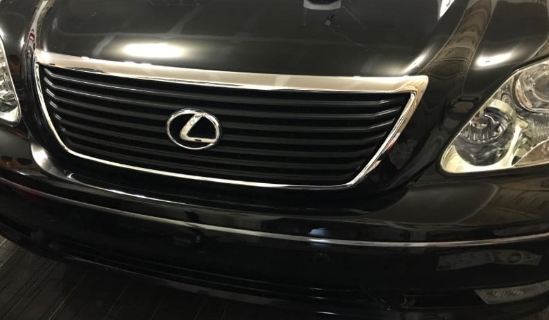 Original chrome grille surround on a black Lexus LS430 for comparison